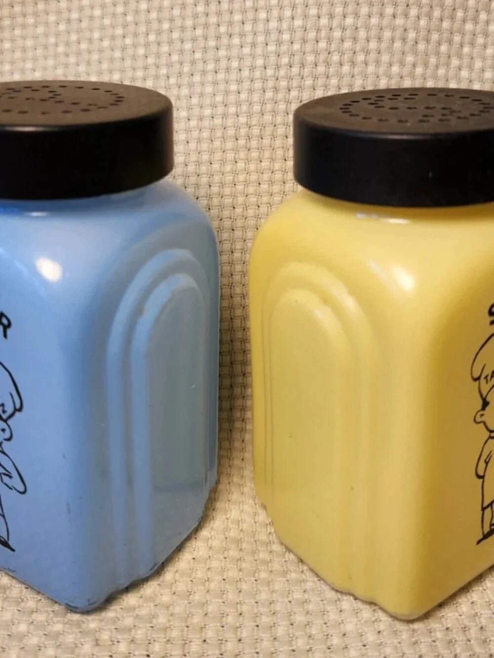 1930s McKee Roman Arch Salt Pepper Shakers Yellow/Blue Bakelite ZAY Lids J-37 - Picture 2 of 16